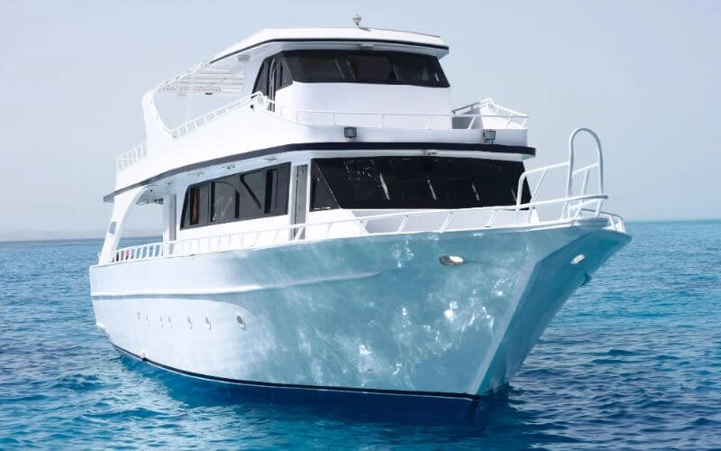 Marine_Window_Filming_Yacht_Cruising_Blue_Water_result