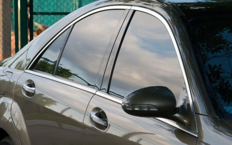 Vehicle_Window_Film_Building_Nature_Reflection_result